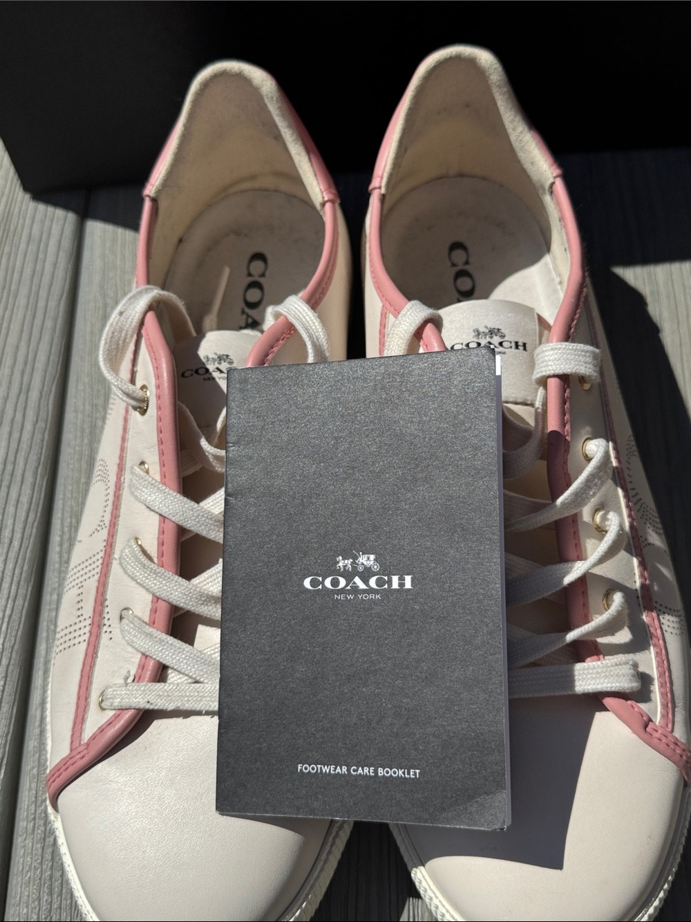 COACH C136 Leather Low-Top Sneakers Chalk Pink Size 11B with Logo EUC MSRP $228 - Picture 3 of 14